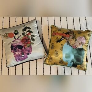 Set of decor pillows